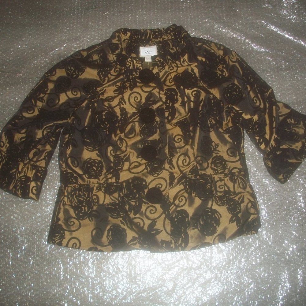 womens velvet brocade jacket.lined.velvet burnout. Half sleeve.size 6 small